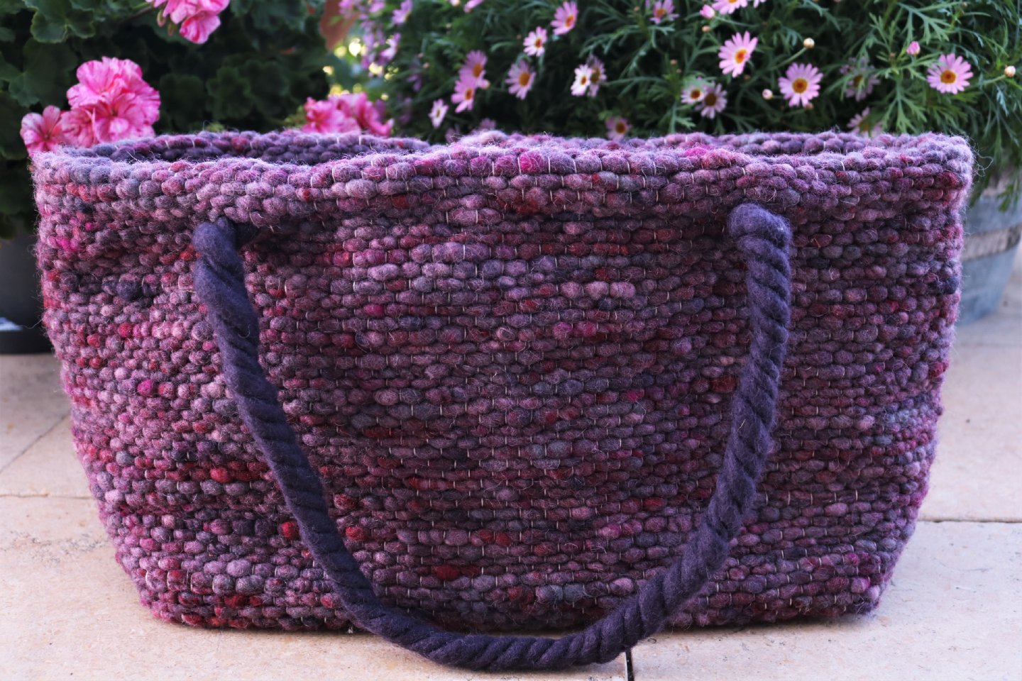 Handtasche aus Wolle gewebt