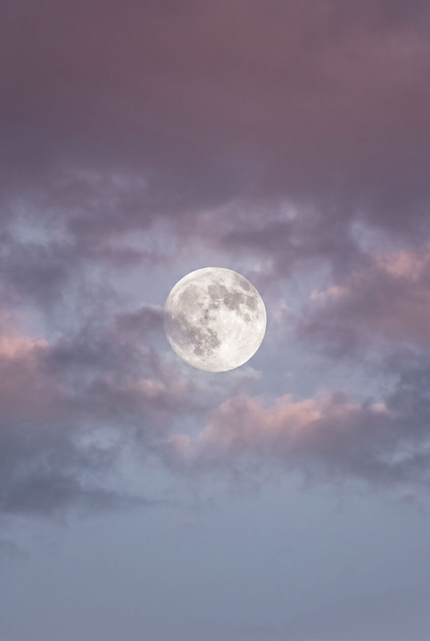 Mondschein mit Abendschein Lila Wolken