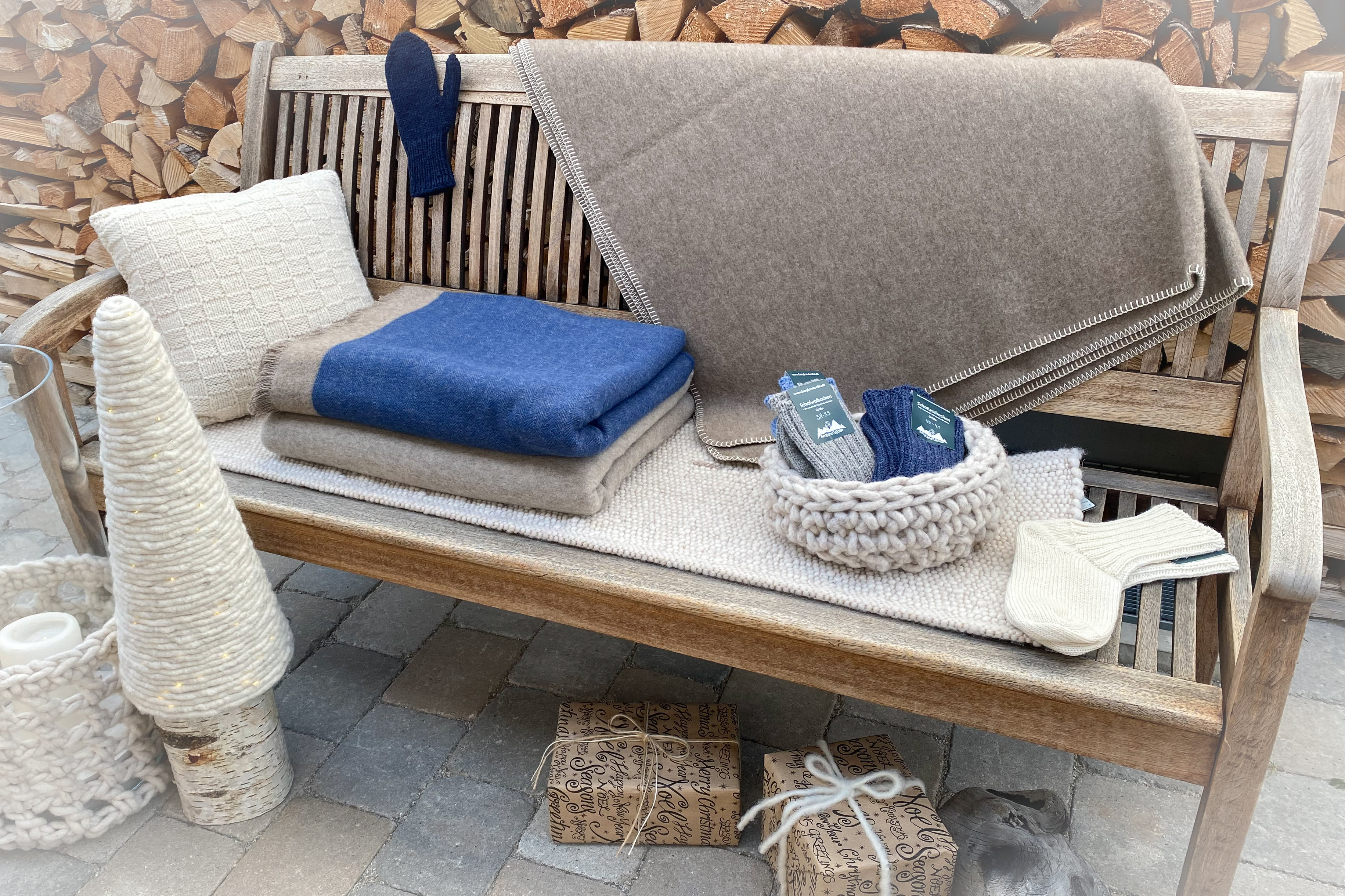 Deko aus Wolle wie Sitzkissen, Decken und Kissen