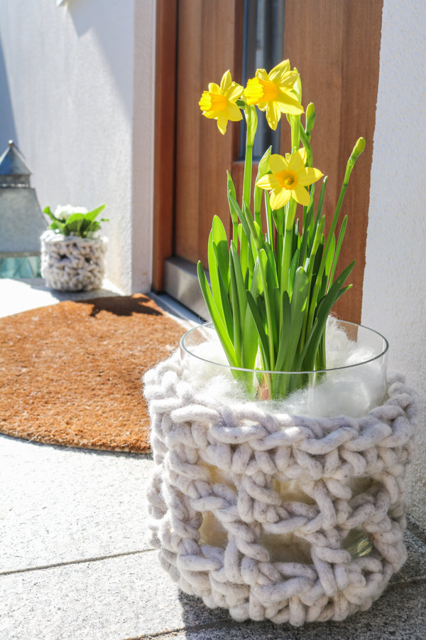 Frühlingsdekoration Wollvase