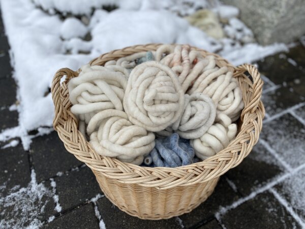 Sonderangebot - 1 kg extra dicke Filzschnüre - gemischte Farben